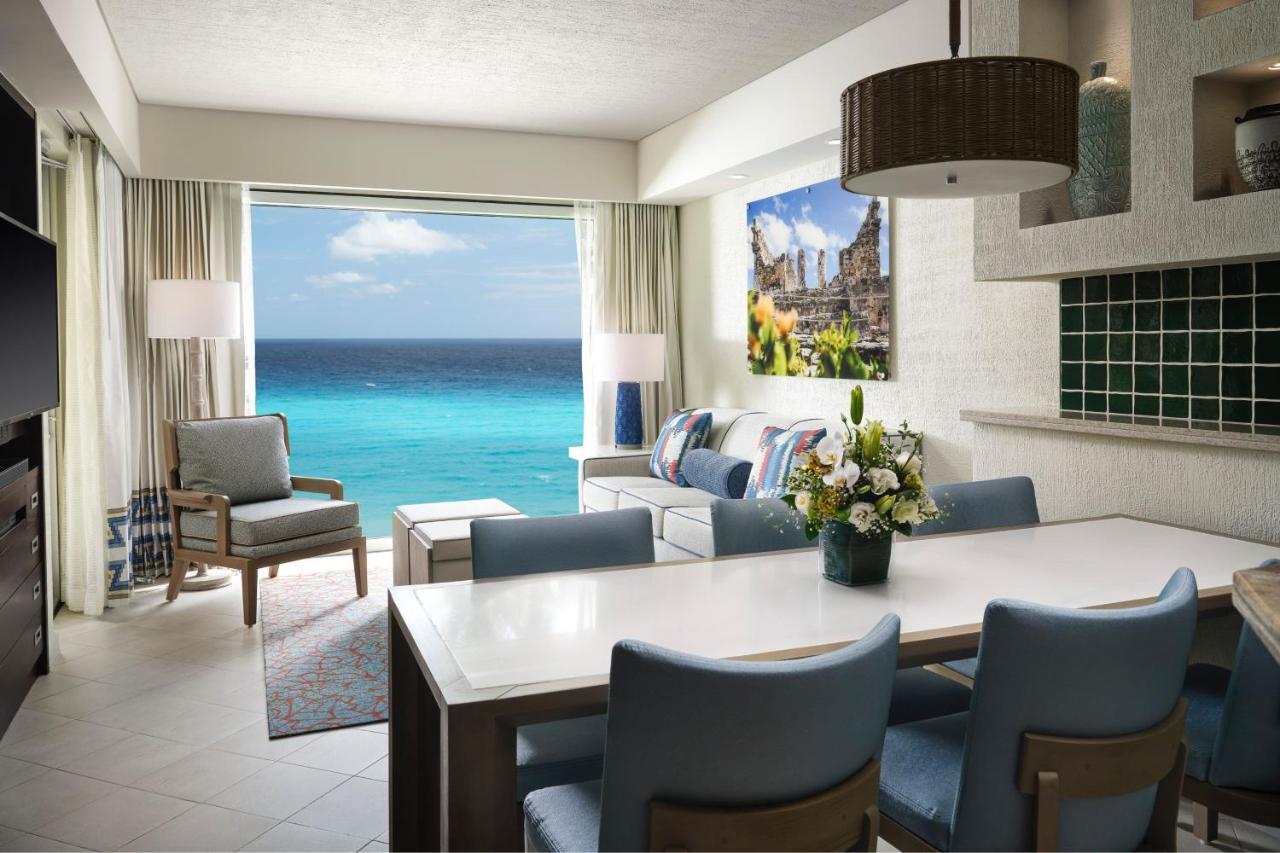 Two-Bedroom Oceanfront Villa Balcony Whirlpool